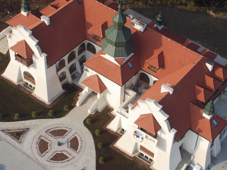 hotel pokoje noclegi wypoczynek restauracja konferencje imprezy okolicznościowe KASZTEL Polska